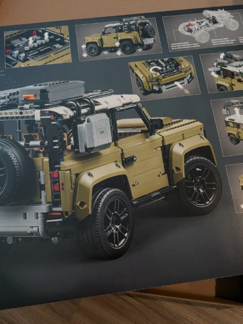 LEGO TECHNIC Land Rover Defender (42110) - Picture 2 of 2